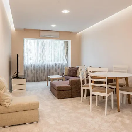 Private In Chayka Near The Sea Garden Apartment