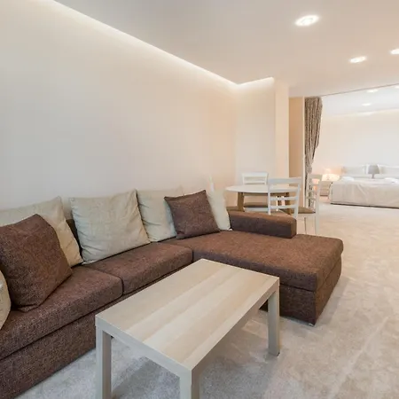 Private In Chayka Near The Sea Garden Apartment