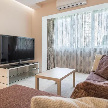 Private In Chayka Near The Sea Garden Apartment