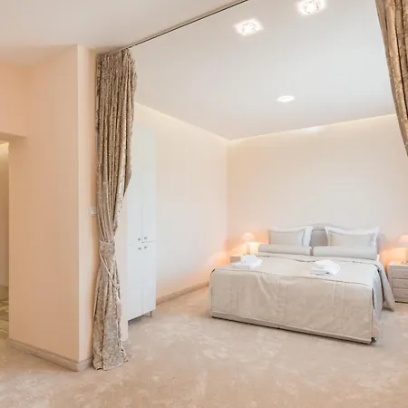Private In Chayka Near The Sea Garden Apartment *