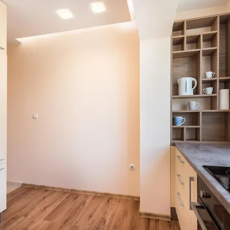Private In Chayka Near The Sea Garden Apartment Varna
