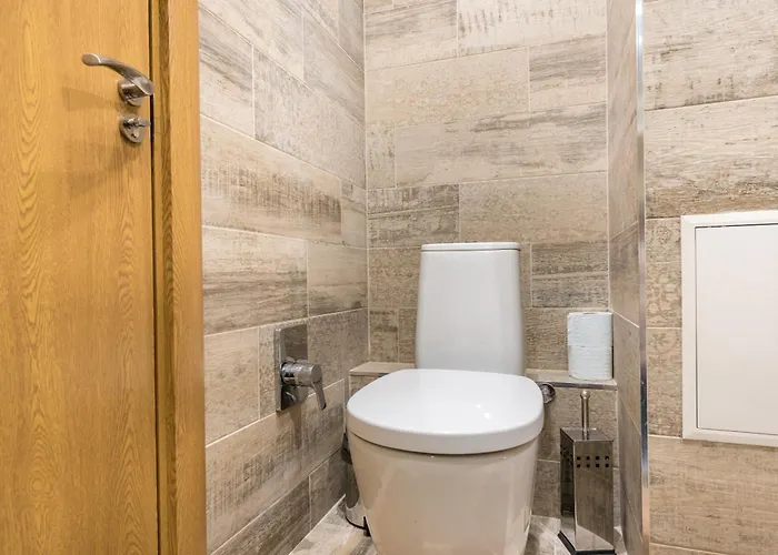 Private In Chayka Near The Sea Garden דירה וארנה