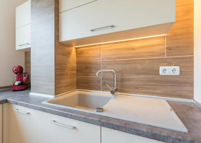 Private In Chayka Near The Sea Garden Apartment Warna