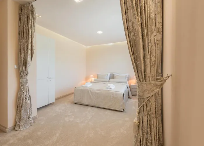 Private In Chayka Near The Sea Garden Apartment *